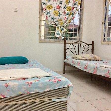 Addeen Homestay Chukai Ngoại thất bức ảnh