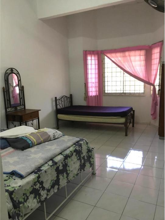 Addeen Homestay Chukai Ngoại thất bức ảnh