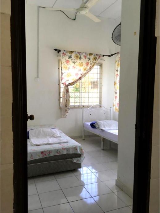 Addeen Homestay Chukai Ngoại thất bức ảnh